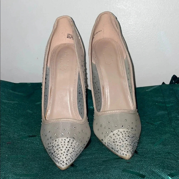 Charlotte Russe Cream Heels with Rhinestones and Stiletto Design (8) - Picture 2 of 10